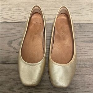 Vionic ballet flat gold size 7